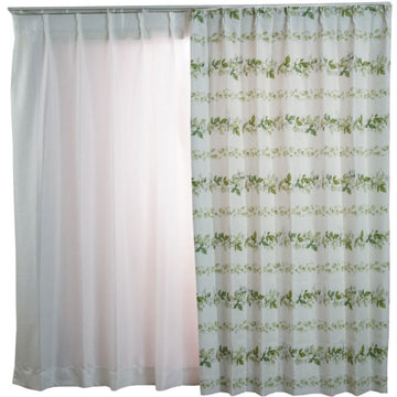 Disney Store Winnie the Pooh Blackout Curtain with Wreath - Home Decor.