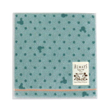 Mickey &amp; Minnie Mouse towel with dots